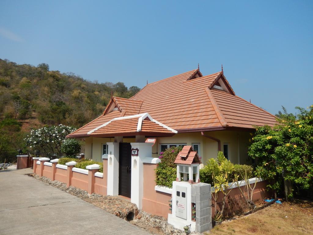 Large villa with private pool in quiet area Khao Tao Extérieur photo